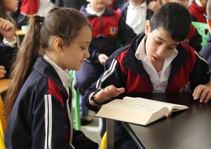 التربية اللبنانية تؤكد التزامها استقبال الفلسطينيين في مدارسها