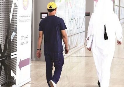 السفير غنام يبحث مع وزير العمل القطري استقدام الكفاءات للعمل بقطر