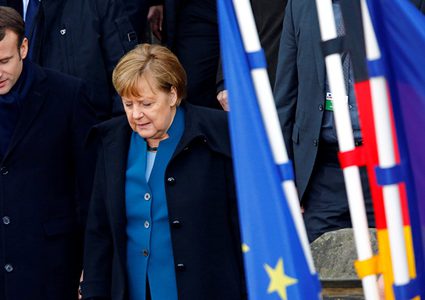 بعد انتقادات حادة..هل تراجع ميركل قرار وقف توريد الأسلحة للسعودية