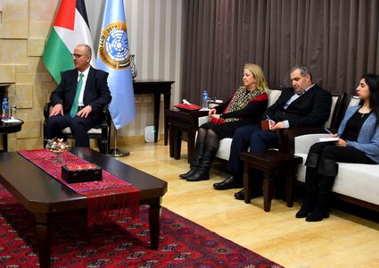 الحمد الله يطالب الاتحاد الأوروبي بالضغط على إسرائيل