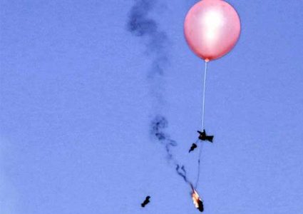 الاحتلال يزعم سقوط عدد من البالونات الحارقة في مستوطنة "أشكول"