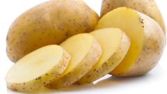 ما هي مضار أكل البطاطا غير الطازجة؟