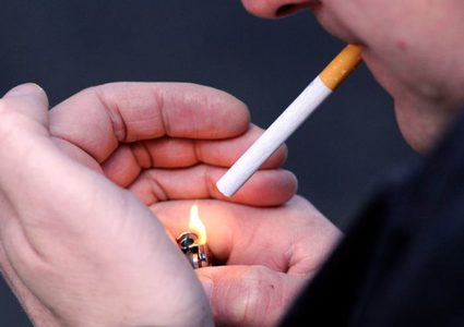 بسبب سيجارة.. شاب روسى يغادر المستشفى والسكين فى ظهره