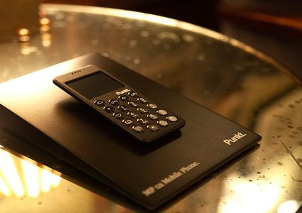 هاتف "غبي" دون تطبيقات وإنترنت يحارب الإدمان!