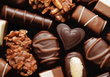 هل تساعد الشوكولاته الداكنة في الحفاظ على شباب البشرة ؟