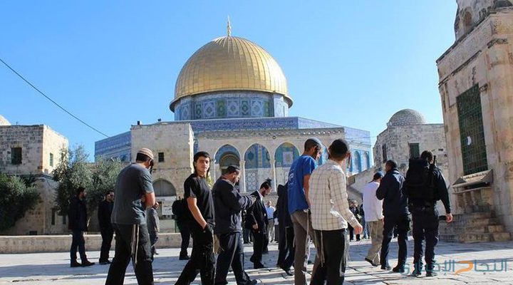 مستوطنون يقتحمون المسجد الأقصى