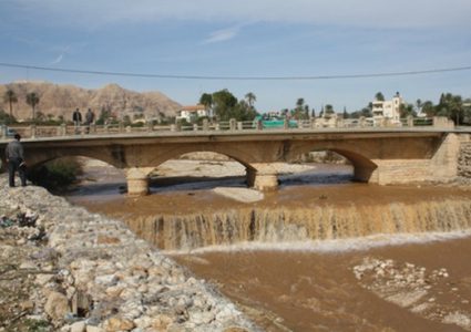الشرطة تغلق جسرا في أريحا بسبب الأمطار