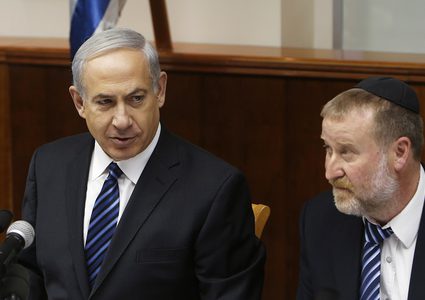 "العليا" تسمح بنشر خلاصة تحقيقات الفساد حول نتنياهو