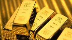 هبوط لأسعار الذهب مقابل تعافي للدولار