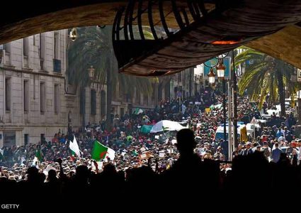 التلفزيون الوطني الجزائري يعرض الاحتجاجات