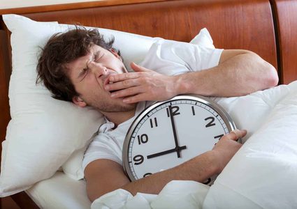 دراسة: النوم مدة أطول في عطلة الأسبوع لا يعوض ما فاتتك من النوم