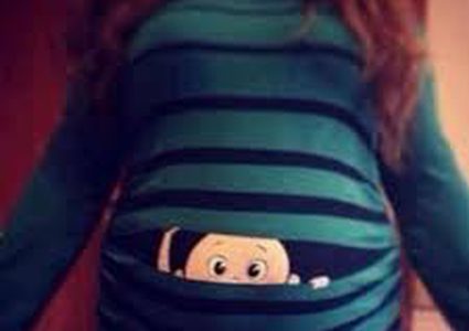 "أغرب" التصرفات التي يقوم كل جنين في رحم أمه !