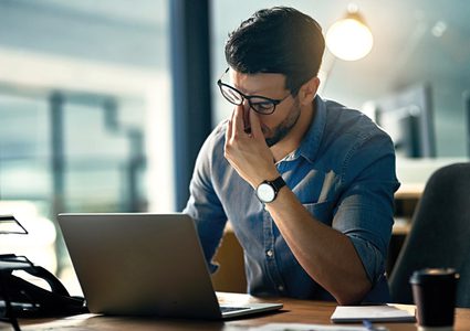 هكذا يجب أن تستأذن للغياب وقت المرض