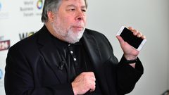 أحد مؤسسي أبل قلق من عدم طرح الشركة لهاتف قابل للطي حتى الآن