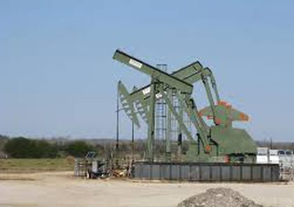 برنت يغلق منخفضا مع استمرار التوترات التجارية