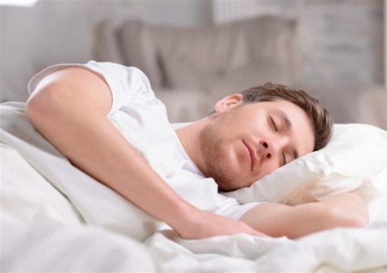 دراسة: كفاية النوم تفيد الشرايين