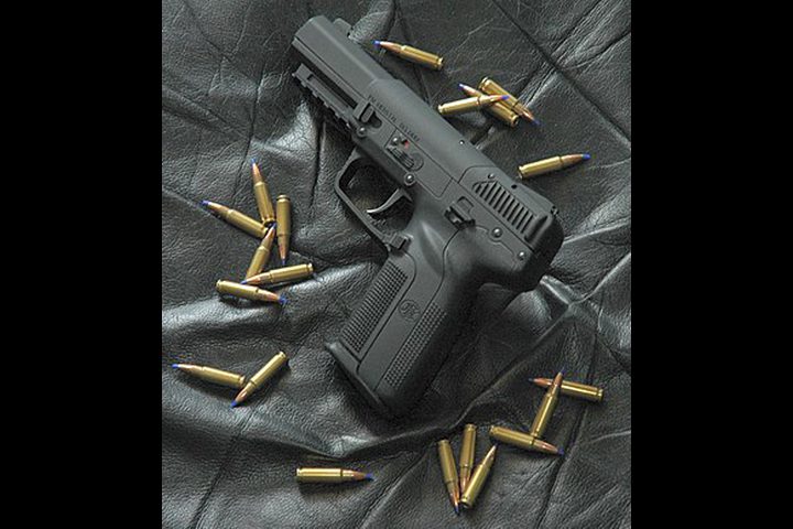 مصر.. شابان يقتلان والدهما بـ 18 رصاصة !!