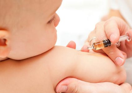 تحذير: مواقع التواصل تنشر الأكاذيب حول أهمية لقاحات الأطفال