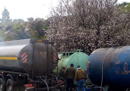 وقائي الخليل وهيئة البترول تدمران نقاط بيع سولار غير قانونية