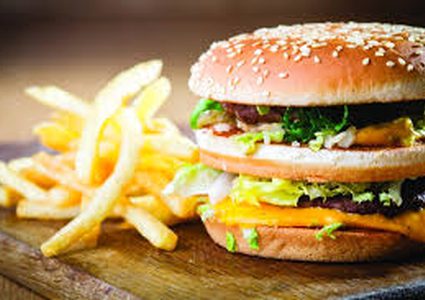دراسة: البرغر والبطاطا المقلية تسبب مشاكل فورية في خلايا القلب
