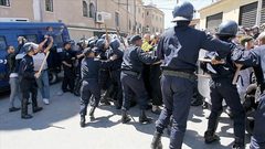 الجزائر.. تأكيد وفاة نجل رئيس حكومة سابقة في التظاهرات