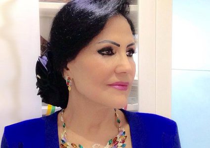 الشاعرة العراقية وفاء عبد الرزاق تحوز جائزة الأوسكار