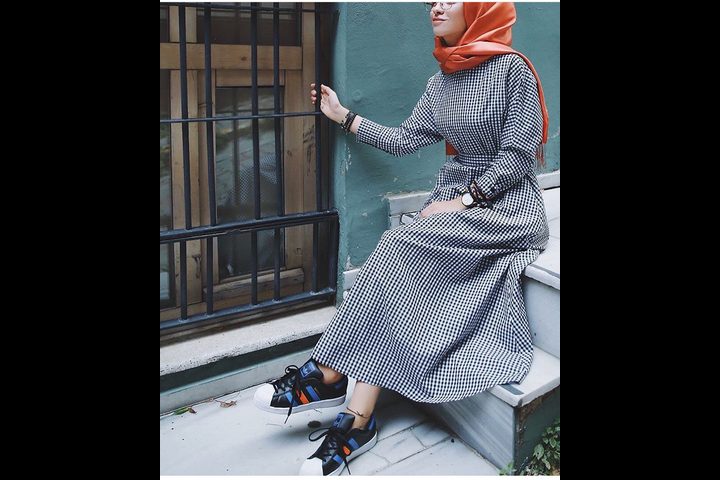 انسى الأسود..العبايات الكاروهات آخر موضة لملابس المحجبات فى2019