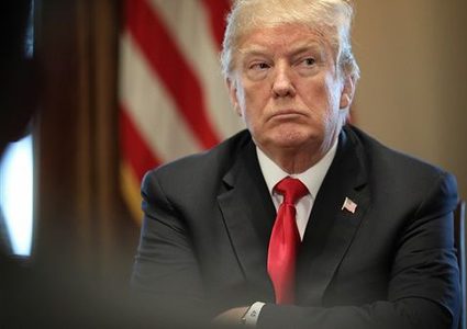 ترامب ينتقد تحقيق مولر ويسخر من سيشنز وكومي