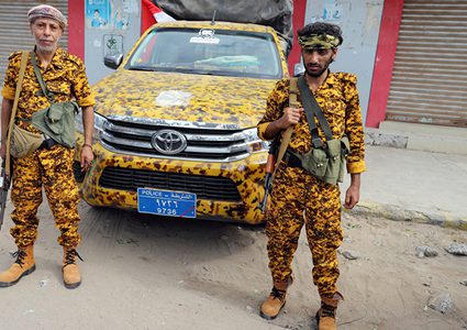 القوات اليمنية و"أنصار الله"تتبادلان الاتهامات بقصف الحديدة