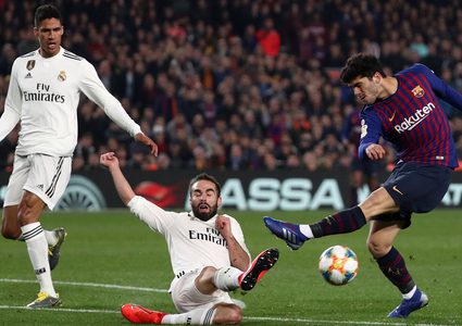 كارفاخال يهرب من آلام الكلاسيكو بحجة سولاري