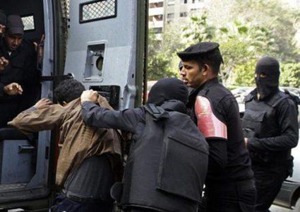 شابان يقتلان والدهما بمساعدة من خالهما