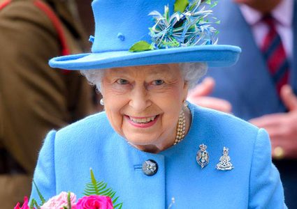 صورة للملكة إليزابيث تثير قلق الجميع.. هذا ما يحصل ليدها!