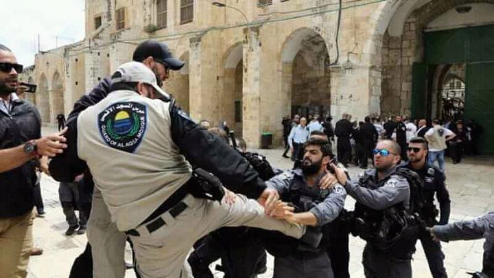 الاحتلال يعتقل حارس المسجد الأقصى محمد الصالحي