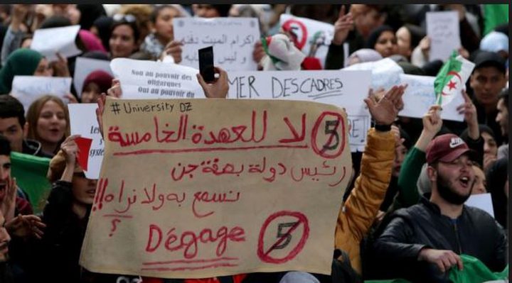 مظاهرات "طلابية" بالجزائر ضد ترشيح الرئيس" بوتفليقة"