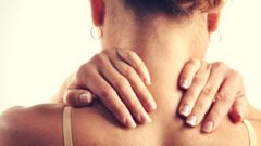كيف تتخلص من ألم أعلى الظهر ؟