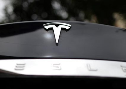 تسلا تحدث تطبيقها لمساعدة عملائها على اصلاح سياراتهم