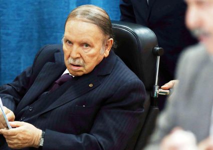 بوتفليقة يعد في حال فوزه بتنظيم انتخابات رئاسية مبكرة