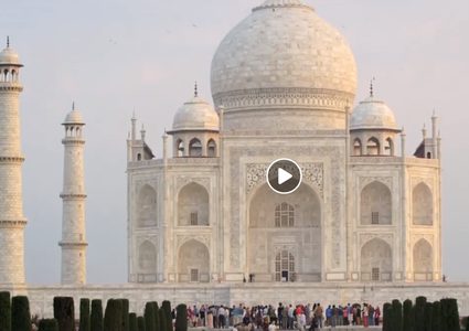 سافر معنا إلى الهند