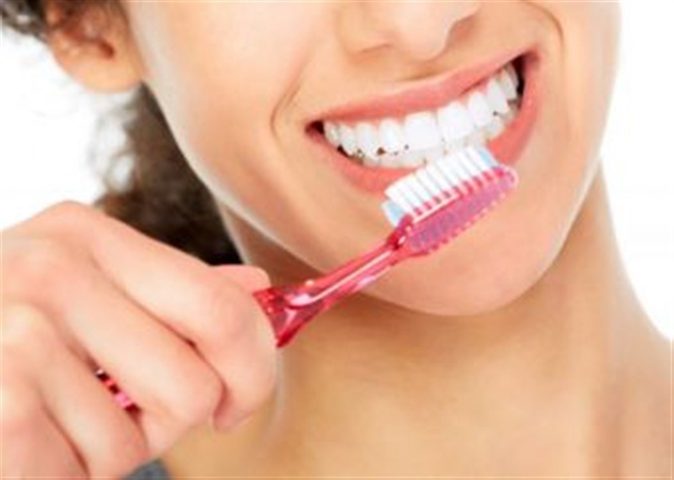 أخطاء يومية نرتكبها بحق أسنانا وكيف يمكن تفاديها؟