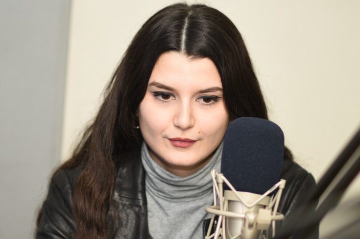 الموت يفجع نجمة سورية بوالدتها