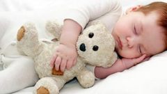 ظهور هذه الأعراض على طفلك تشير لإصابته بتوقف التنفس أثناء النوم