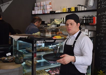 مقهى فريد من نوعه في لبنان موظفيه من "متلازمة داون"