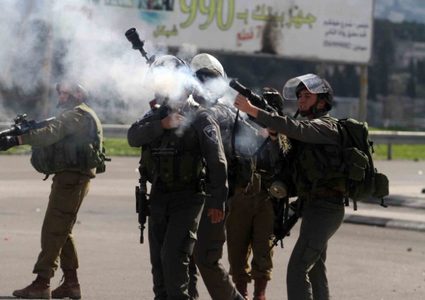 الاحتلال يغلق المدخل الشمالي لمدينة البيرة امام الخارجين