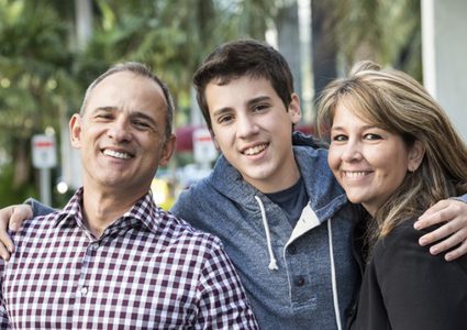 حتى نحمى عقول أبنائنا..4 نصائح للتعامل مع  المراهقين