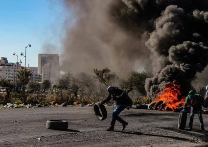 اندلاع مواجهات مع الاحتلال بقرية بيت سيرا والمدخل الشمالي للبيرة