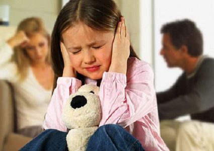 الصغار مرآة تشوهها سلوكيات الكبار.. الردع والعقاب