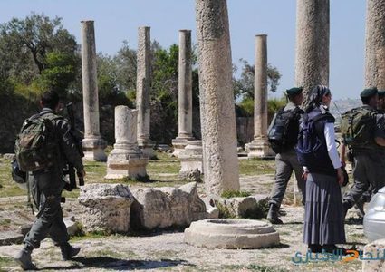 مستوطنون يقتحمون المنطقة الاثرية في سبسطية