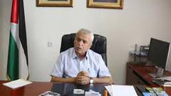 شكارنة يسلم سندات ملكية لمواطنين في قرية كفر قدوم