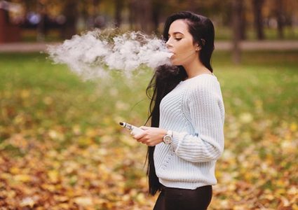 هل تؤثر السجائر الإلكترونية على الرئتين