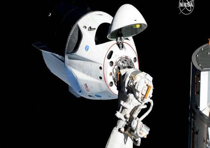 كبسولة "سبيس إكس" تلتحم بمحطة الفضاء الدولية بنجاح